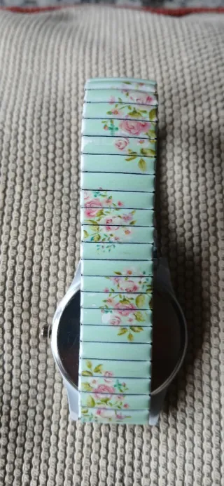 Reloj de chica con flores
