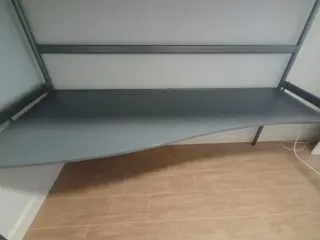 Cama alta metálica con escritorio