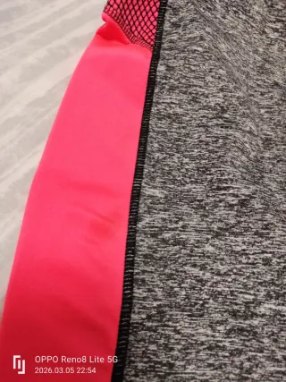 Conjunto deportivo gris y rosa