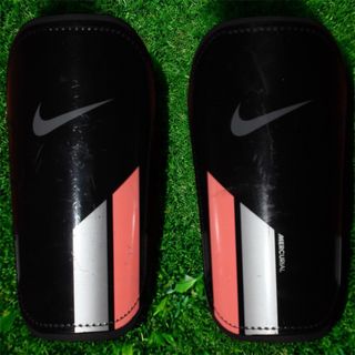 Espinilleras Fútbol Nike Mercurial Negras