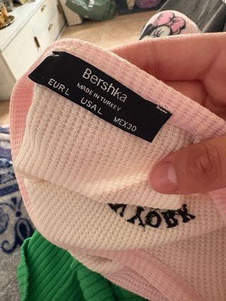 Camiseta Bershka Rosa y Blanca Talla L