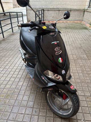 Aprilia Area 51 49cc Scooter Negra