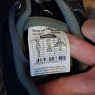 Zapatillas deportivas negras y grises