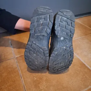 Zapatillas deportivas negras y grises