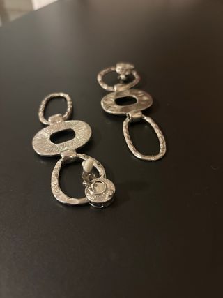 Pendientes largos plateados dosaes