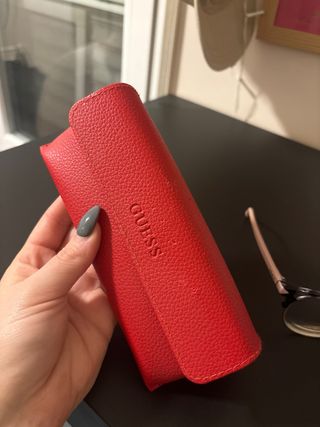 Gafas de ver Guess doradas y rosas