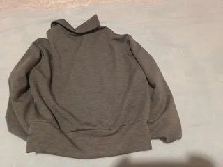 Sudadera Stradivarius gris cuello polo