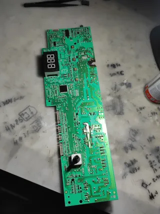 Riparazione di schede elettroniche per lavatrici, frigoriferi e altro