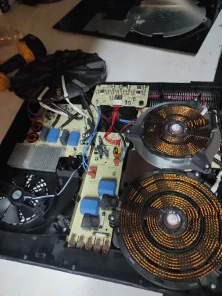 Riparazione di schede elettroniche per lavatrici, frigoriferi e altro