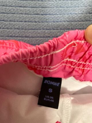 Pantalones cortos rosas con esqueleto