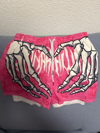 Pantalones cortos rosas con esqueleto