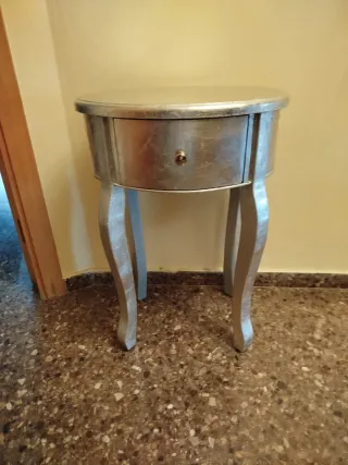 Mesa recibidor plateada con cajón