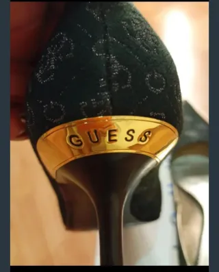 Zapatos de tacón Guess negros