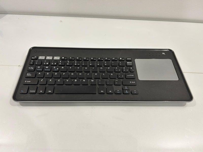 Teclado SilverHT con Touchpad Bluetooth