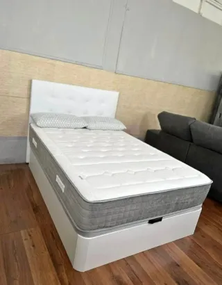 Canapés + colchones + Cabeceros + Mesitas