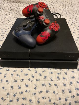 PlayStation 4 (PS4) Nera