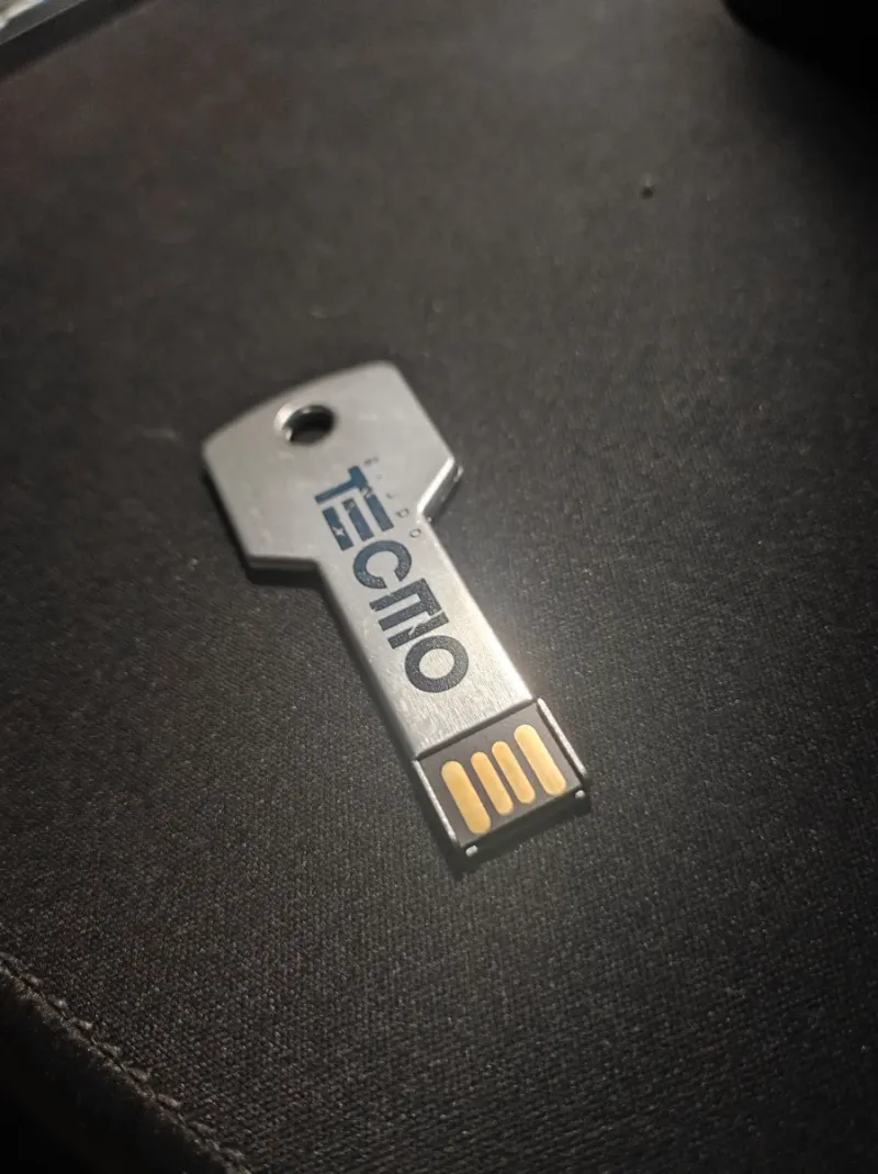 USB 16 GB Pendrive