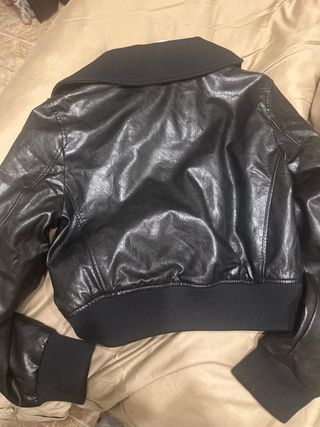 Cazadora de piel negra Stradivarius