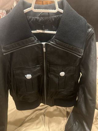 Cazadora de piel negra Stradivarius