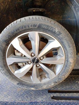 JUEGO LLANTAS KIA STONIC (YBCUV)