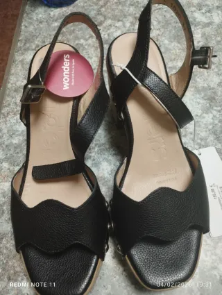 Sandalias Worten Beige/Negro Talla 37 Nuevas