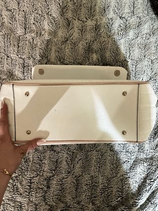 Bolso Guess Beige y Dorado