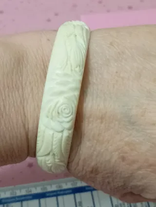 Bracciale antico intagliato floreale