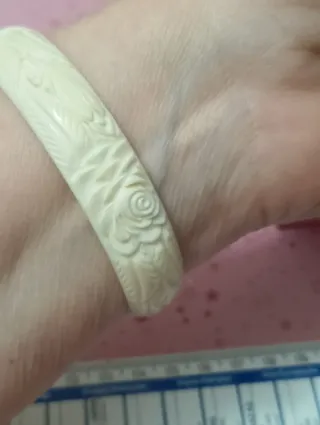 Bracciale antico intagliato floreale