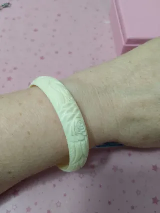 Bracciale antico intagliato floreale