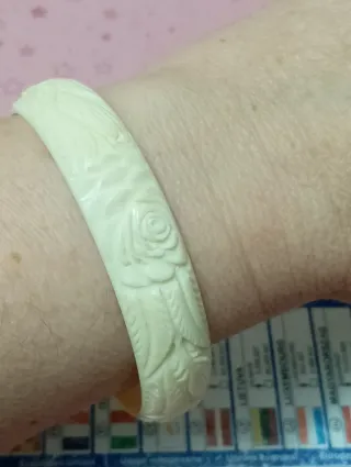 Bracciale antico intagliato floreale