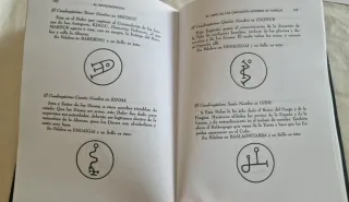 El Necronomicón : conjuros, encantamientos, exo...