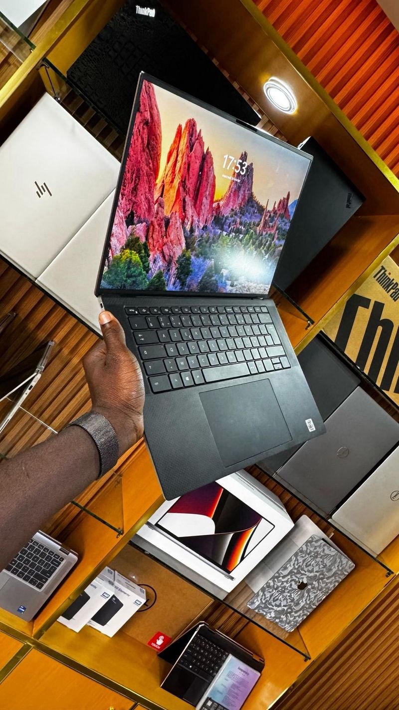 Dell XPS  15 16go de ram 512ssd GPU rxt 8go i7 afbeelding 4
