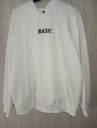 Sudadera blanca con estampado BASIC.