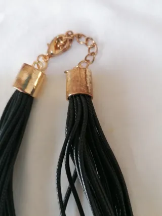 Collana multifilo con ciondolo tondo