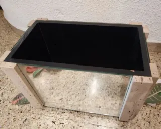 Jardinera de mármol y espejo