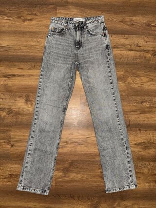 Pantalón vaquero gris