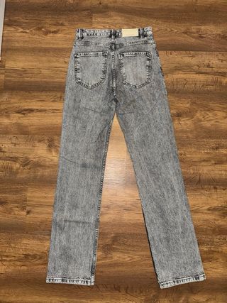 Pantalón vaquero gris