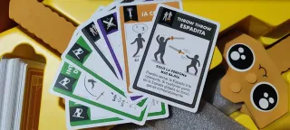 Juego: Vamos a pegarnos con espadas de mentira.