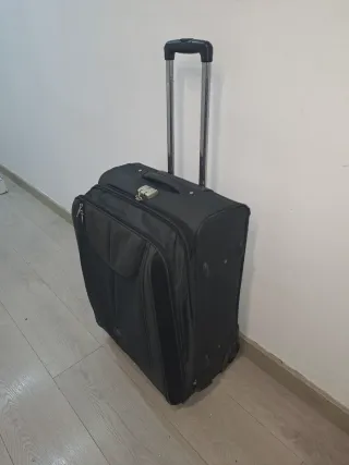 Maleta mediana/ grande con ruedas