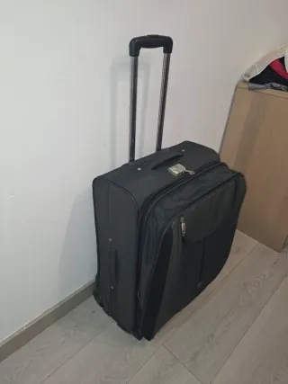 Maleta mediana/ grande con ruedas