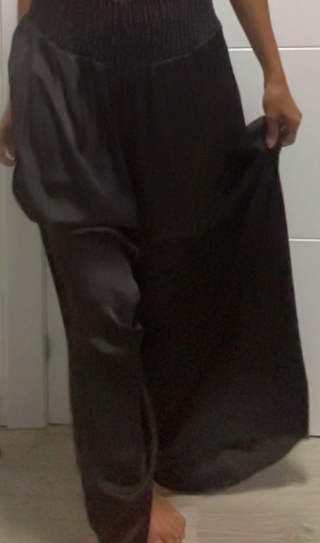 Pantalón ancho Zara negro Talla M + Top cadenas