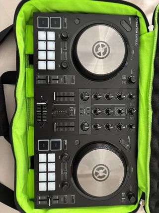 Mesa de mezcla TRAKTOR KONTROL S2