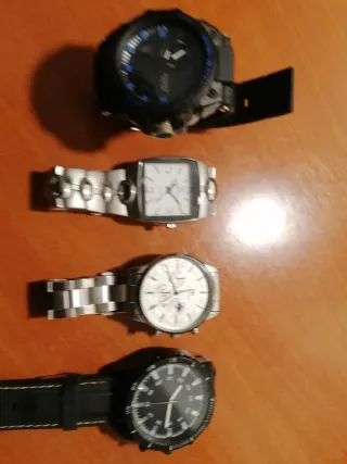 4 Relógios Diversos