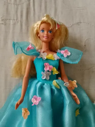 Barbie bambola vestito azzurro fiori