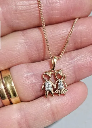 Set di gioielli con orecchini e collana