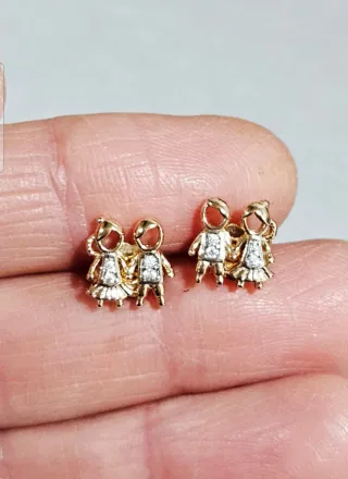 Set di gioielli con orecchini e collana