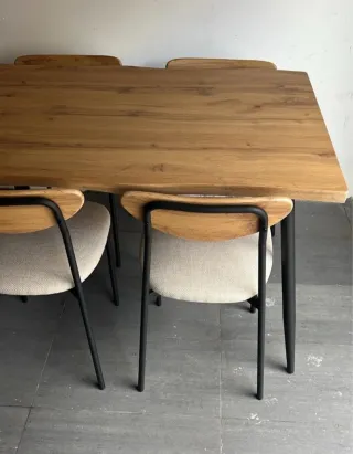 Mesa comedor y 4 sillas madera y metal