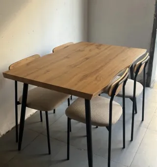 Mesa comedor y 4 sillas madera y metal