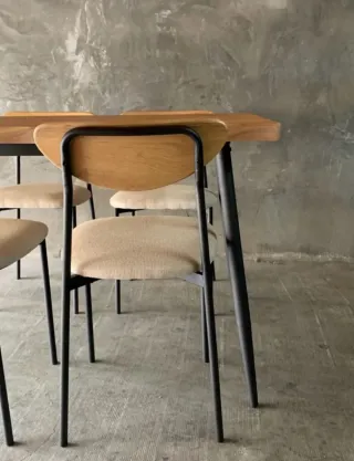 Mesa comedor y 4 sillas madera y metal