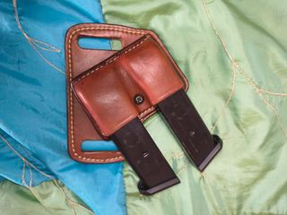 Porta caricatori in pelle